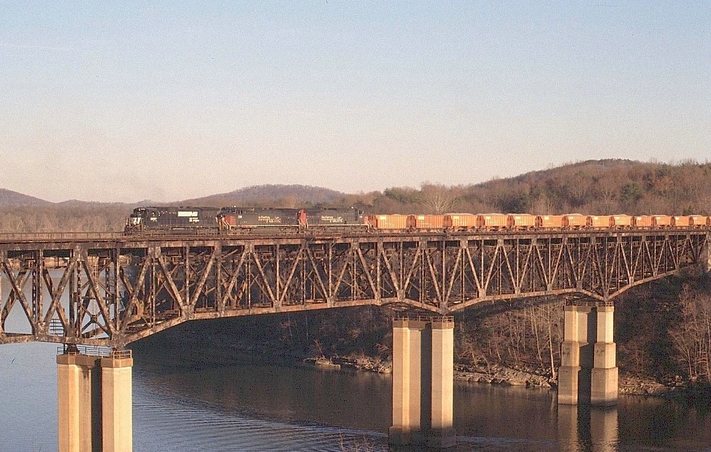 NS 920 ballast train